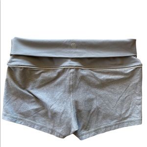 Lululemon gray booty shorts. Excellent condition.
Size 6